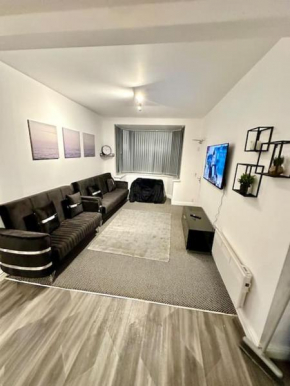 Cosy 3 Bed Apartment,Free Parking in Birmingham